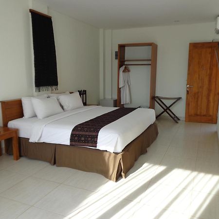 Luwansa Beach Hotel Labuan Bajo Dış mekan fotoğraf