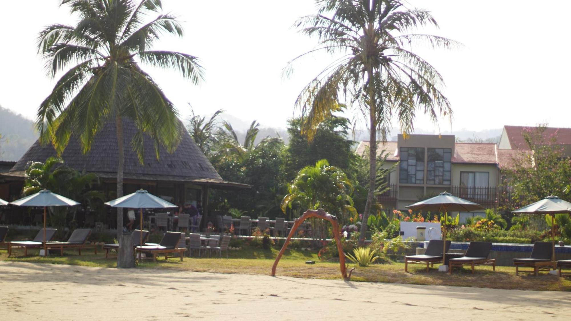 Luwansa Beach Hotel Labuan Bajo Dış mekan fotoğraf