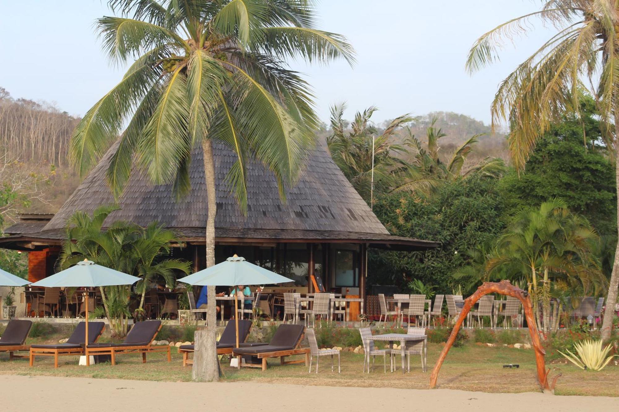 Luwansa Beach Hotel Labuan Bajo Dış mekan fotoğraf
