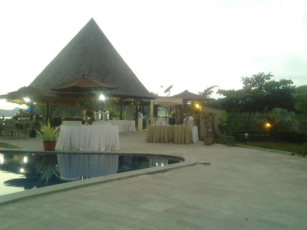 Luwansa Beach Hotel Labuan Bajo Dış mekan fotoğraf