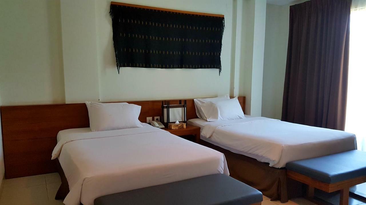 Luwansa Beach Hotel Labuan Bajo Dış mekan fotoğraf